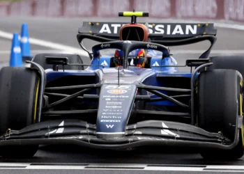 Sainz Defends Norris with Passion: Unveiling the Raw Truth Behind F1’s Sincerity Struggle