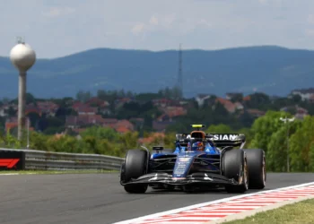 Williams‘ Audacious Set-Up Changes Backfire: Carlos Sainz Admits „Made Ourselves Slow