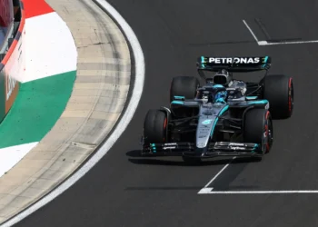 Mercedes’ Earth-Shattering Revelation: Inside the Explosive Crisis Meeting that Rocked F1