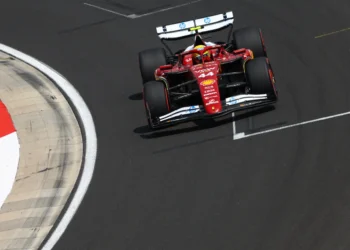 Lewis Hamilton’s Shocking Confession Amid Red Bull’s Major Struggle: The “Biggest Problem” Revealed