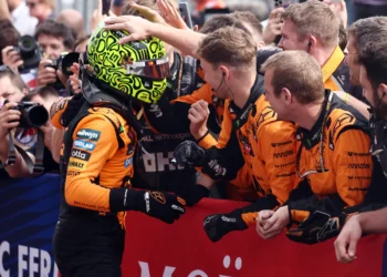 McLaren’s Meteoric Rise: Surpassing Ferrari’s F1 Dominance – A New Era Unfolds