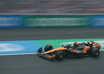 Lando Norris Dominates Dutch Grand Prix Practice, Surviving Crashes in Thrilling Zandvoort Showdown