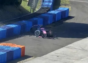 Explosive Crash Shocks F1: Pirelli Chief Responds to Alpine Star’s Terrifying Tyre Test Accident