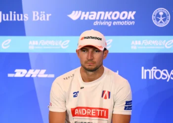 Jake Dennis Stays Put: Andretti Crushes Rumors of Shocking Formula E Exit!