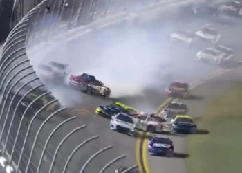 NASCAR Star’s Heart-Wrenching Daytona Crash Shatters Playoff Dreams in Devastating Twist