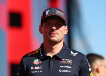 Red Bull’s Controversial ‚Towel Gate‘: Did Verstappen’s Excuse Stretch the Truth Too Far?