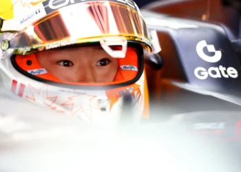 Red Bull’s Marko Issues Dire Warning to Tsunoda: „Verstappen’s Shadow Looms Large“