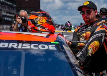 Chase Briscoe Dominates Iowa Speedway Qualifying with Yet Another Electrifying Pole Victory