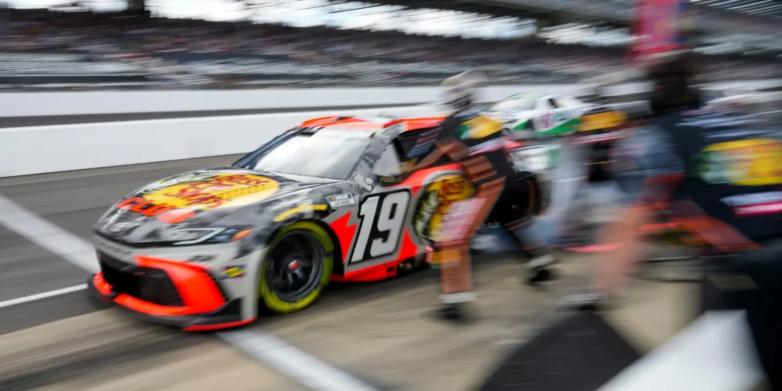 Briscoe Dominates Again: Sensational Pole Victory at Iowa Speedway Rocks Racing World