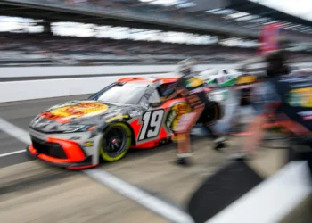 Briscoe Dominates Again: Sensational Pole Victory at Iowa Speedway Rocks Racing World