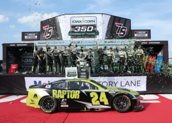 William Byron Seizes Victory at Iowa Speedway Amidst Dramatic Cup Race – Drivers‘ Reactions