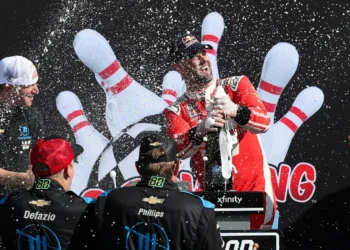 Shane van Gisbergen’s Epic NASCAR Triumph: A Journey from Heartbreak to Historic Victory