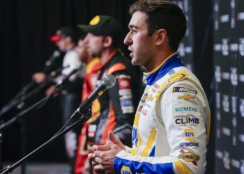 Chase Elliott Faces NASCAR Playoff Pressure: Fans Demand Aggression to Ignite Championship Pursuit