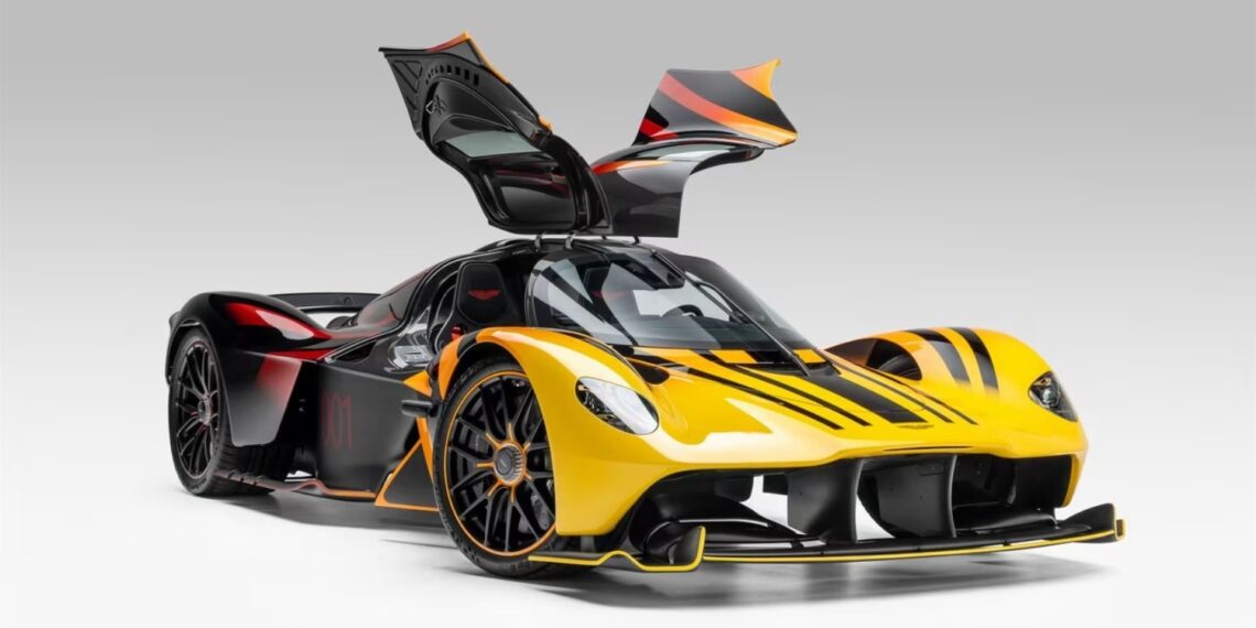 Aston Martin Valkyrie com pintura radical está à venda