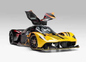 Aston Martin Valkyrie com pintura radical está à venda
