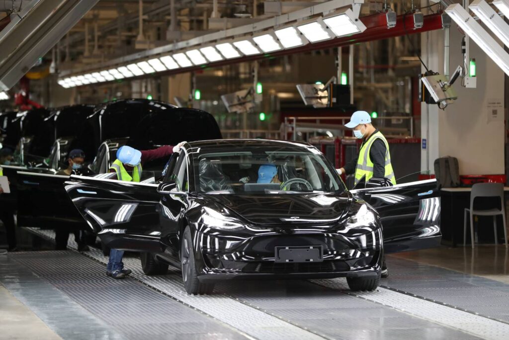 Entregas da fábrica da Tesla na China volta a cair em julho