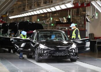 Entregas da fábrica da Tesla na China volta a cair em julho