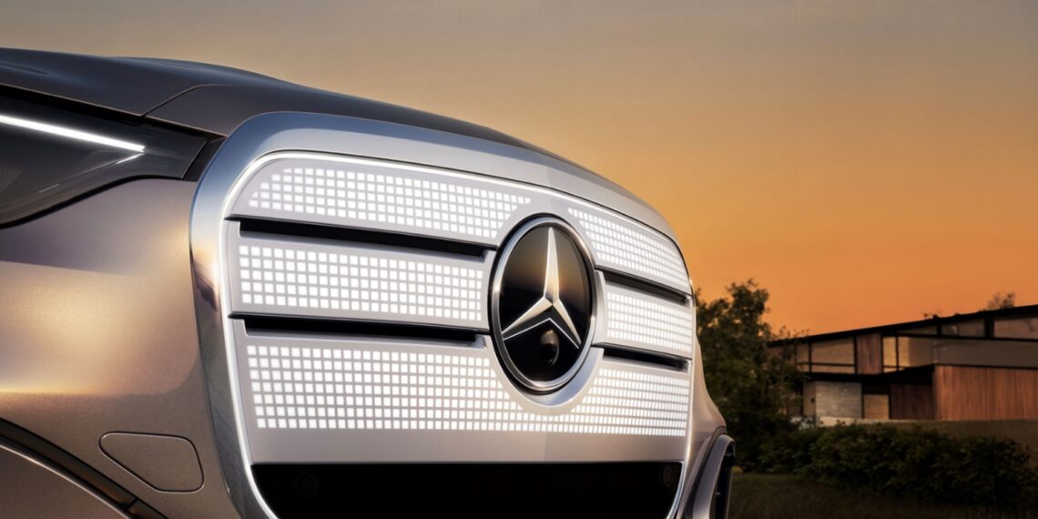 Novo Mercedes GLC elétrico traz grelha iluminada