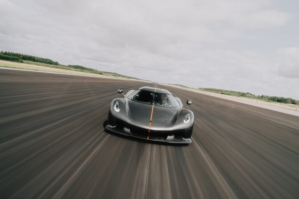 Koenigsegg Jesko Absolut é o superdesportivo mais rápido do mundo