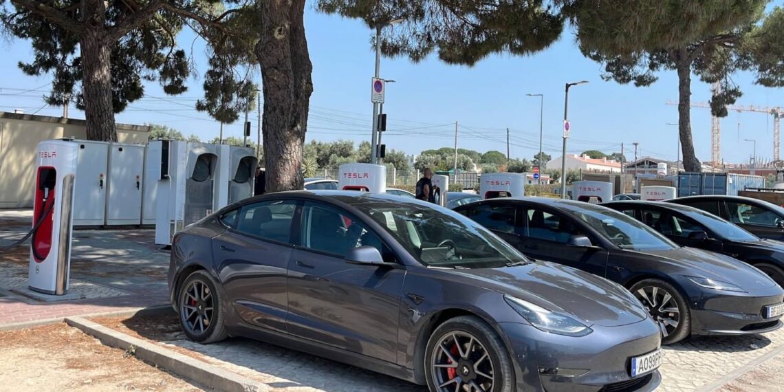 Tesla vai ampliar rede de carregamento em Portugal