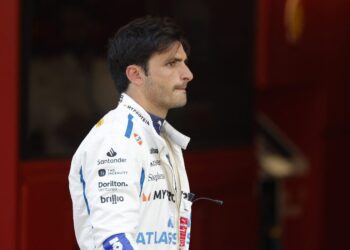 Mercedes in Crisis: Could Carlos Sainz Replace Underperforming Antonelli Amid Controversial Contract Speculation?