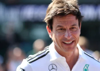 Toto Wolff’s Hilarious ‚Lucky Bastard‘ Gift to James Vowles After Williams‘ Stunning Podium Victory