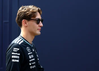 F1 Teams Distracted by McLaren’s Shock Dominance: George Russell Reveals the Truth Behind Struggles