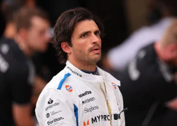 Ferrari Plunges Into Chaos: Villeneuve Reveals Sainz’s Departure Impact, Scuderia’s Downward Spiral