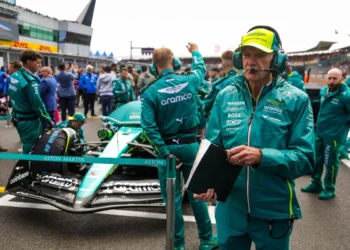 Fernando Alonso Hails Adrian Newey as F1’s Greatest Designer: A Game-Changer for Aston Martin!