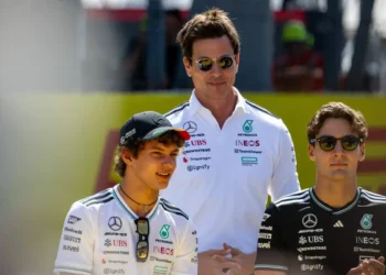 Toto Wolff Calls George Russell an ‘A**hole’ in High-Stakes Mercedes F1 Contract Drama!