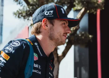 Max Verstappen Shocks F1 World by Ignoring Lewis Hamilton in Driver Ratings Reveal!