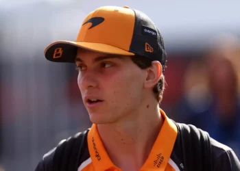 Oscar Piastri Poised for F1 Championship Glory as Lando Norris Faces Heartbreaking Challenge