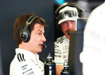 Mercedes Soars in Baku: Wolff Hails Russell’s Heroics and Antonelli’s Stunning Comeback!