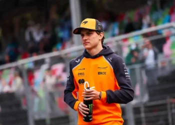 Oscar Piastri’s Azerbaijan GP Nightmare: McLaren Draws Stark Parallels to Schumacher’s Struggles