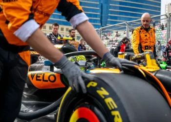 McLaren’s Shocking Pit Stop Blunder: Are They Sabotaging Lando Norris in F1?