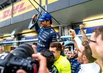 Carlos Sainz Shocks the World: First Williams Podium Signals Historic Breakthrough in F1!