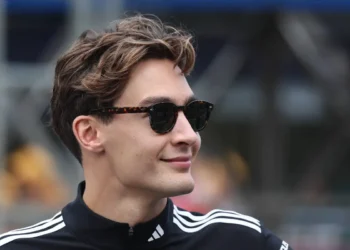 George Russell Sparks Controversy with ‚Team Verstappen‘ Remark Amid Thrilling Mercedes vs Ferrari Showdown