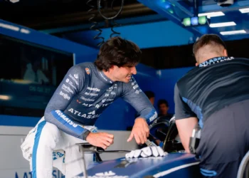 Carlos Sainz: The Shocking ‘IMMEDIATE’ Contender to Replace Kimi Antonelli at Mercedes!