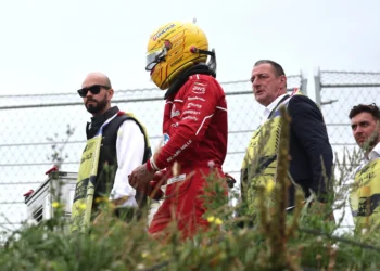 Hamilton’s ‚Inexcusable‘ Blunder Shatters Hopes as Ferrari Faces Devastation in Dutch GP