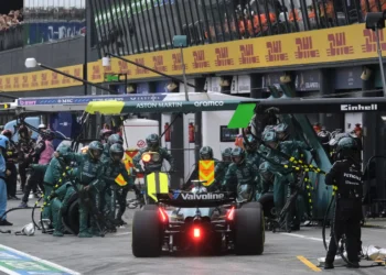 Aston Martin’s Thrilling Zandvoort Comeback: Alonso’s Frustration and Stroll’s Spectacular Rise!