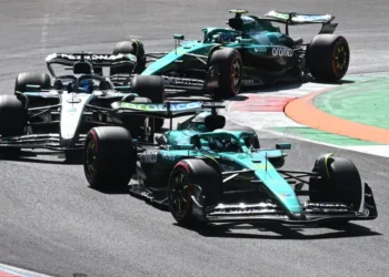 Aston Martin’s Shocking Suspension Failure: Alonso Reveals „One in Ten Million“ Catastrophe!