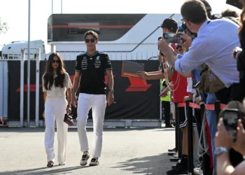 George Russell ‚Bruised‘ by Max Verstappen Talks as Mercedes Creates Chaos in Contract Drama