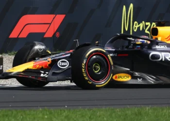 Unstoppable Max Verstappen Shatters Records at Monza: McLaren’s Bold Strategy and Hamilton’s Revival!