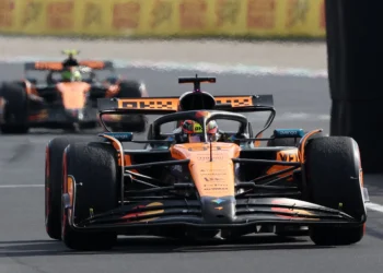 McLaren’s Controversial Team Orders Ignite Fury: Fans Slam Piastri and Norris for ‘Woke Nonsense