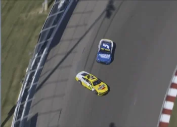 VIDEO – Kyle Larson Sparks Outrage as Fans Call Him ‘Hypocrite’ After Controversial Championship Spin