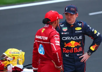 Verstappen Urged to Avoid Hamilton’s Mistake: Don’t Delay Potential Ferrari Move!