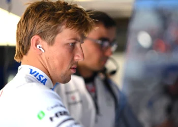 Lawson Slams Sainz’s Outrageous Penalty Reaction: A Clash of Racing Titans in Zandvoort!