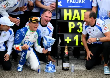 Dutch Royalty Steps In: Isack Hadjar’s Shattered Trophy Gets Majestic Replacement After Heartwarming Drama!