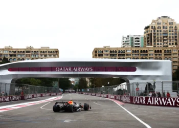 Villeneuve Exposes McLaren’s Pressure Crisis: Can Norris and Piastri Survive Verstappen’s Charge?