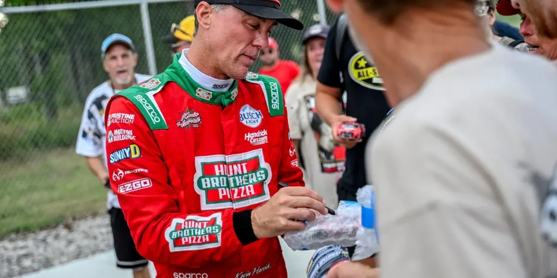 Kevin Harvick Dares to Bet Big on Kyle Larson’s Triumph in High-Stakes Bristol Night Race!